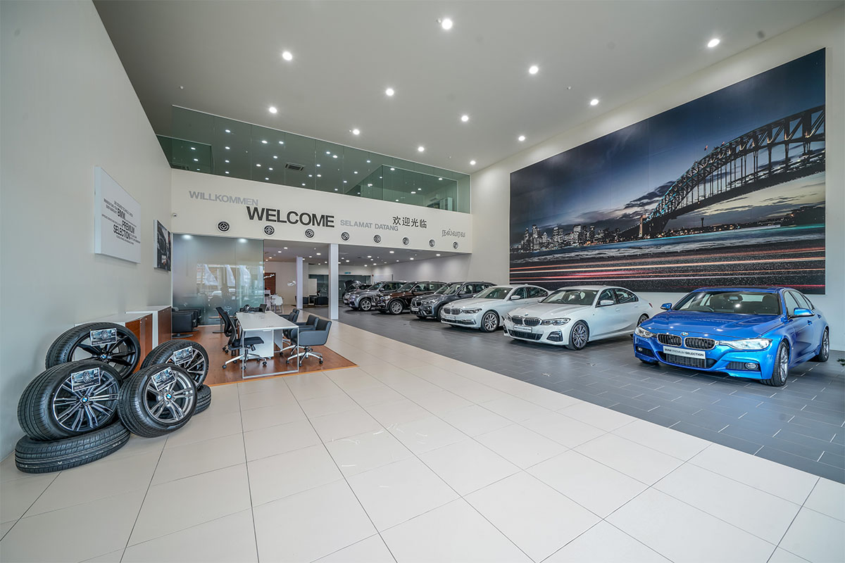 Explore Our Showroom Lee Motors